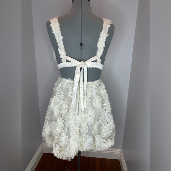 Petal & Pup Atti Floral Appliqué Minidress - Picture 3 of 10